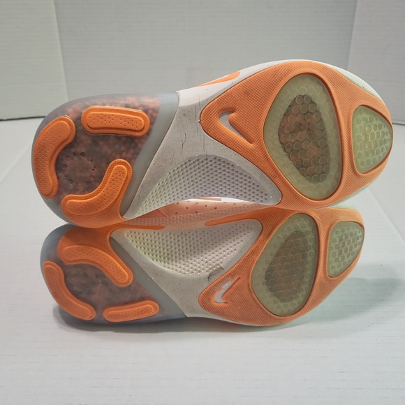 Nike Women's Sneakers in Peach and White - Picture 5 of 8